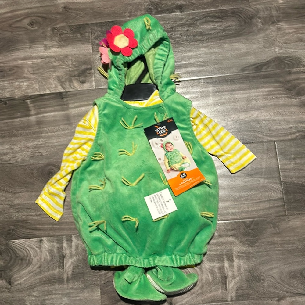 NWT, babies Cactus Costume, size 6/12 months. Cute as a button!!!